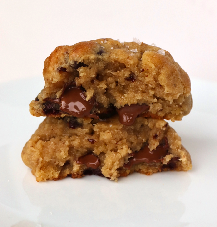 Banana, Chocolate Chip & Macadamia Cookie - Vegan!