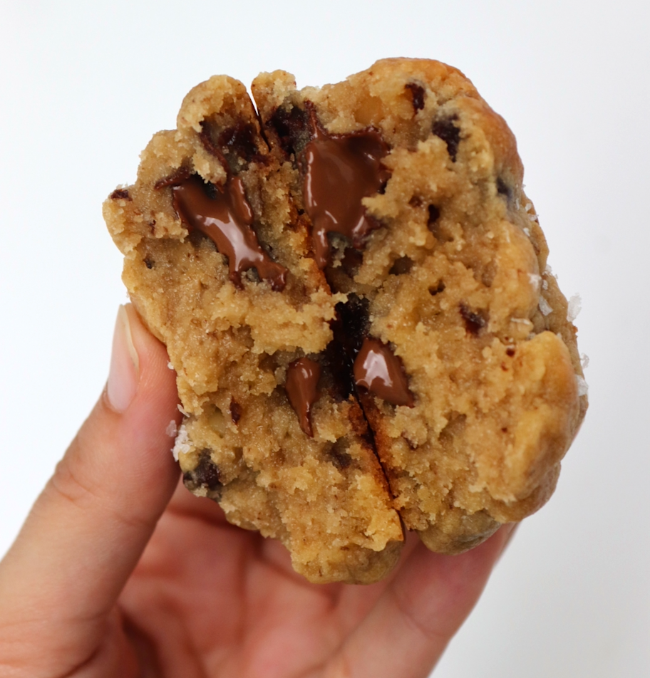 Banana, Chocolate Chip & Macadamia Cookie - Vegan!